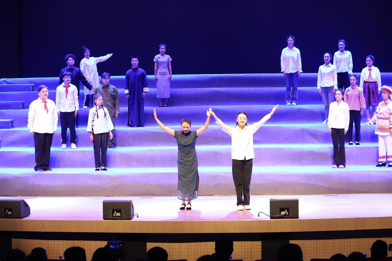 2025年4月26日,普洱学院话剧思政课《张培英》演出现场
